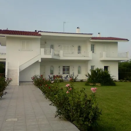 Silver Raches Maisonette & Kouvéla