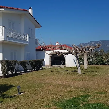 Silver Raches Maisonette & Kouvéla